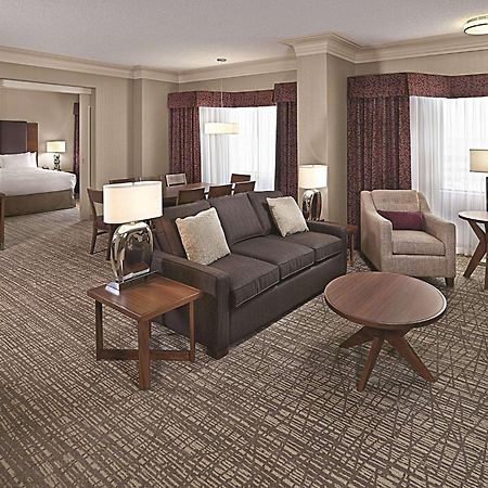 מלון Doubletree By Hilton West אדמונטון מראה חיצוני תמונה
