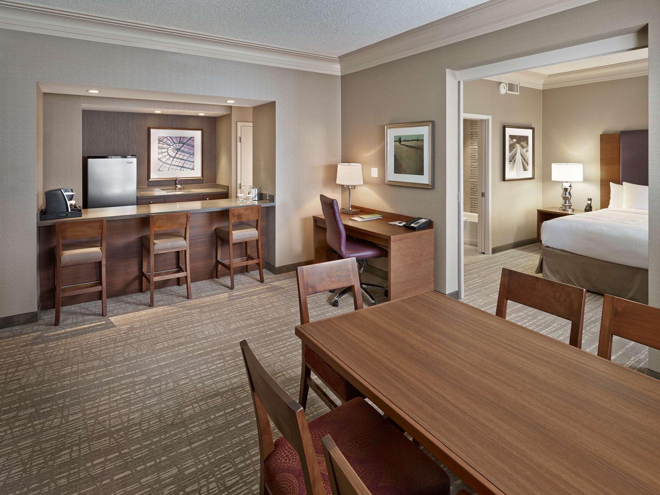 מלון Doubletree By Hilton West אדמונטון מראה חיצוני תמונה