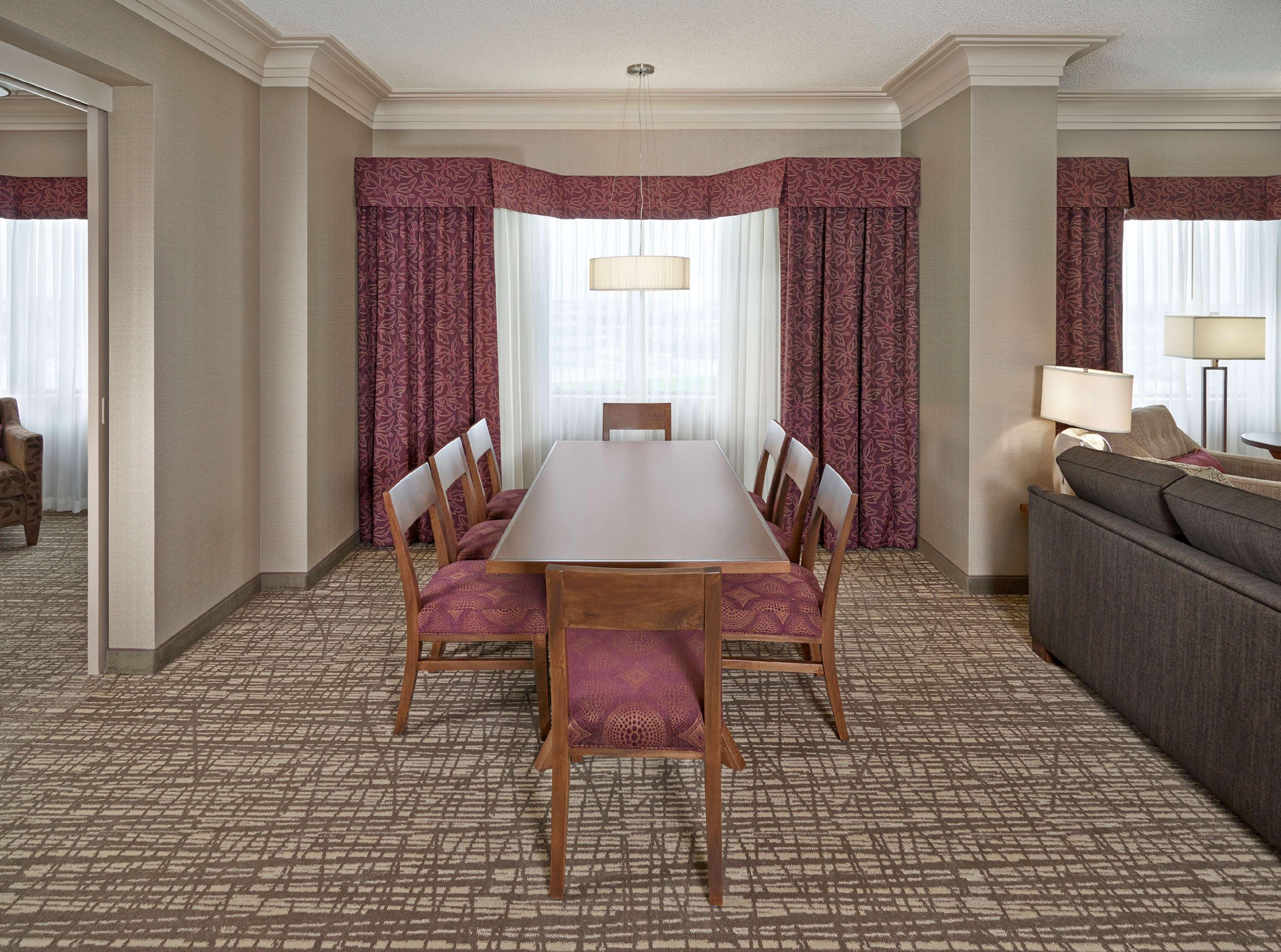 מלון Doubletree By Hilton West אדמונטון מראה חיצוני תמונה