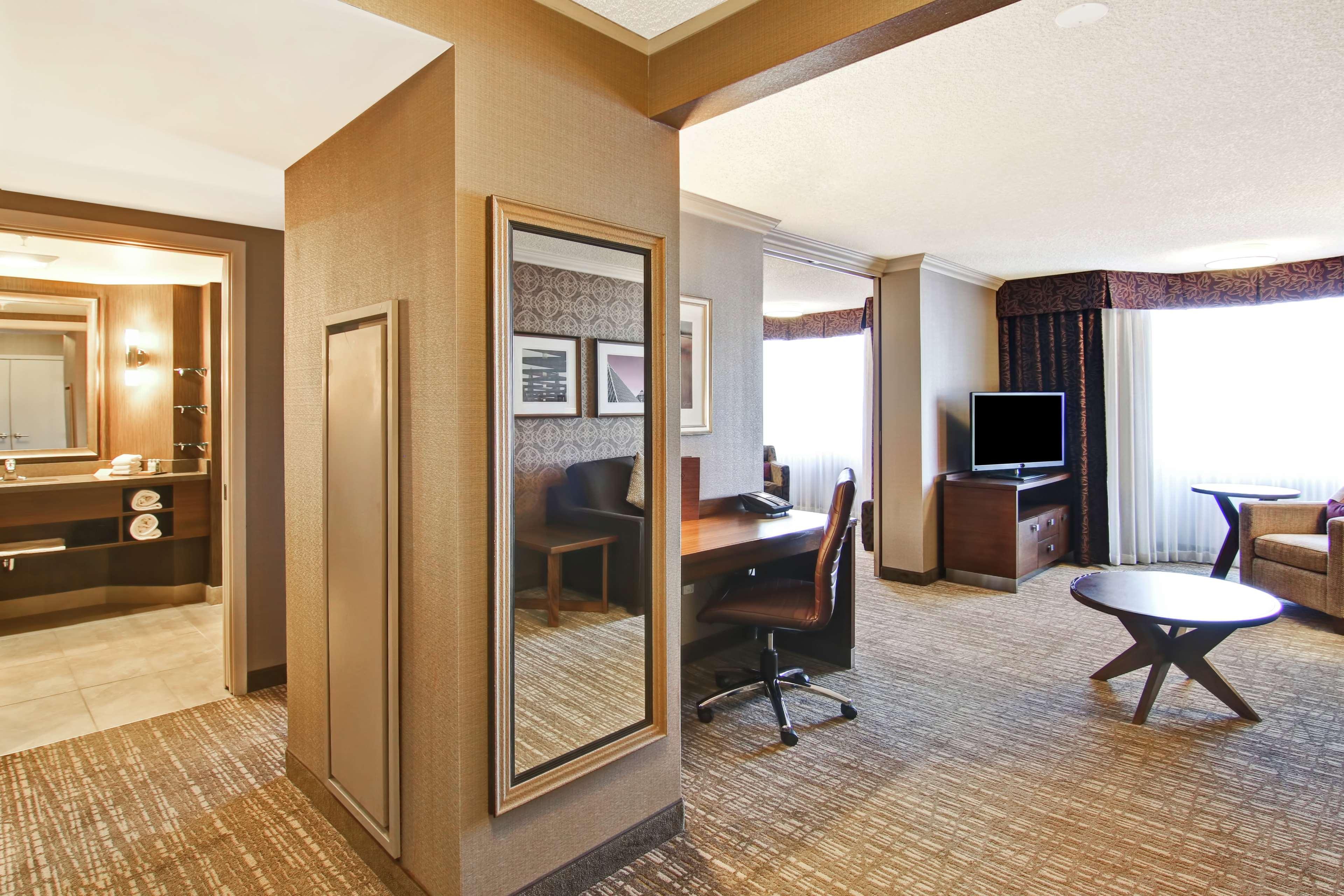 מלון Doubletree By Hilton West אדמונטון מראה חיצוני תמונה