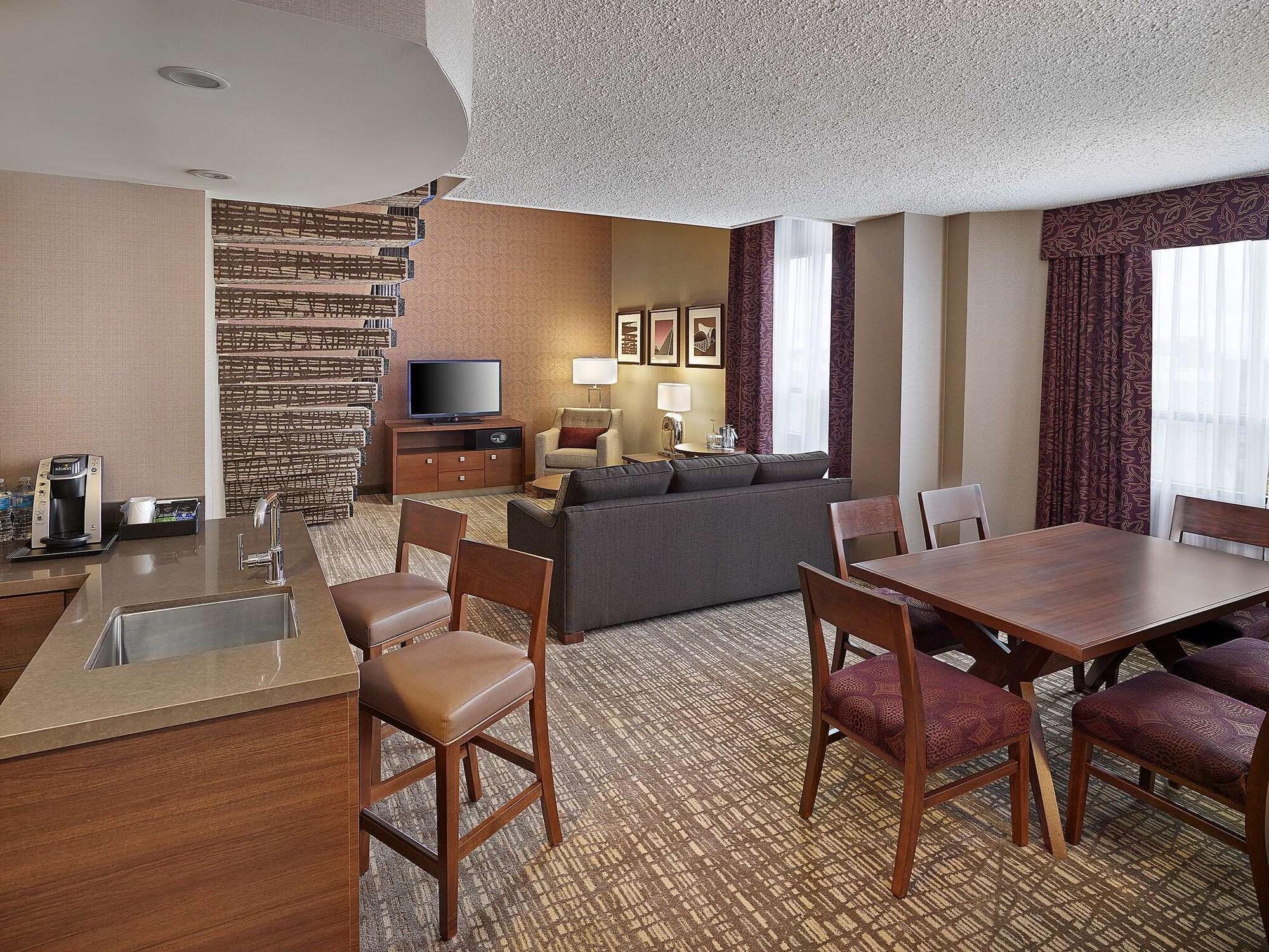 מלון Doubletree By Hilton West אדמונטון מראה חיצוני תמונה