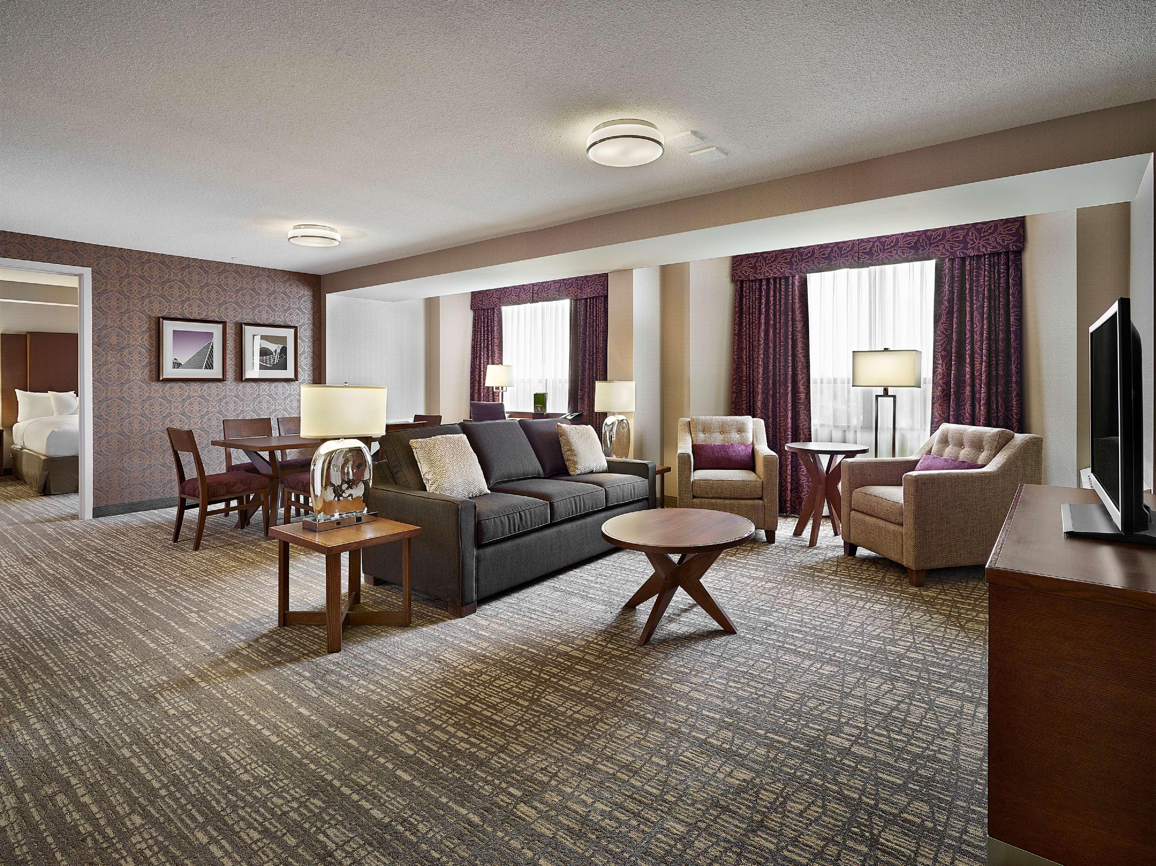 מלון Doubletree By Hilton West אדמונטון מראה חיצוני תמונה
