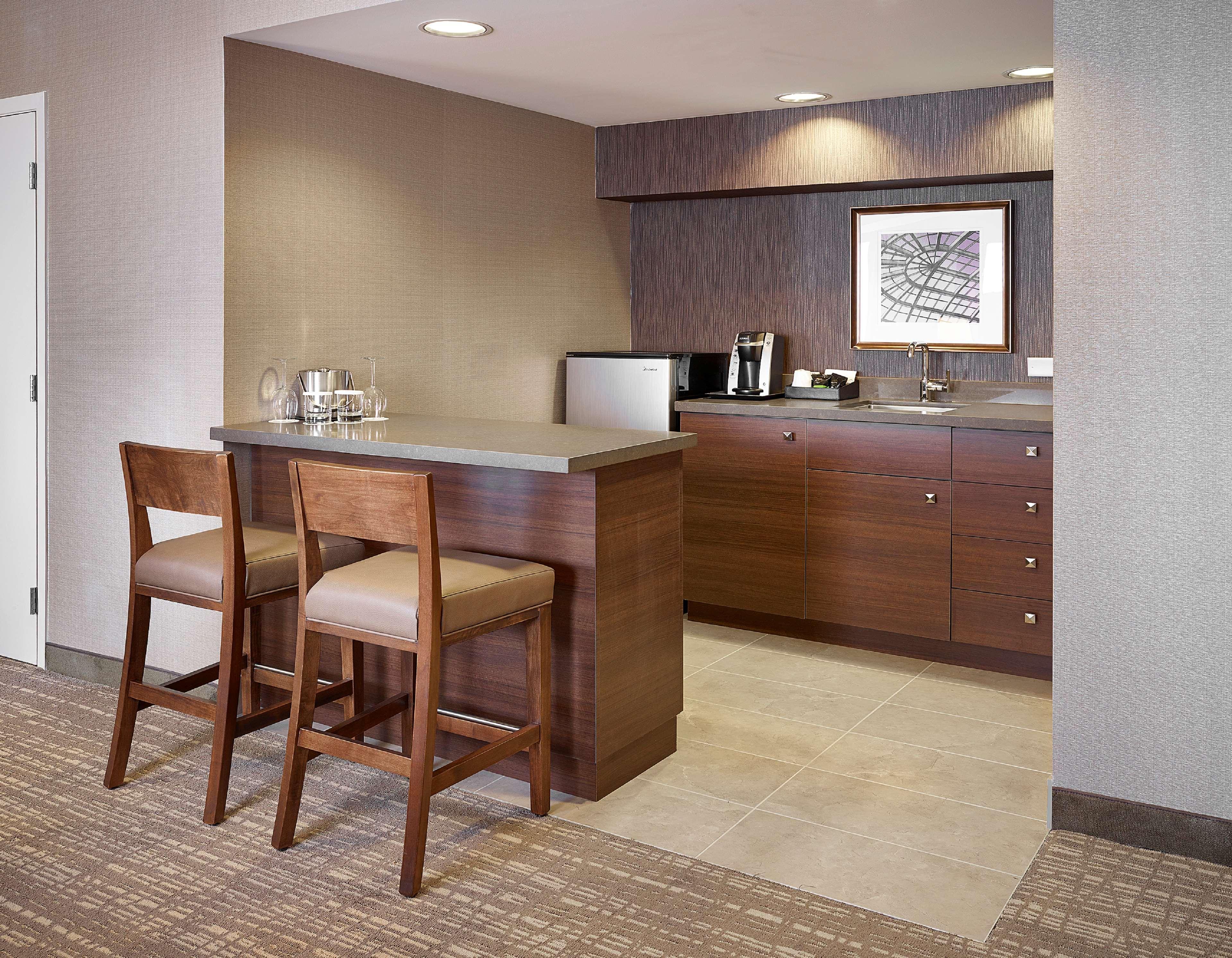 מלון Doubletree By Hilton West אדמונטון מראה חיצוני תמונה