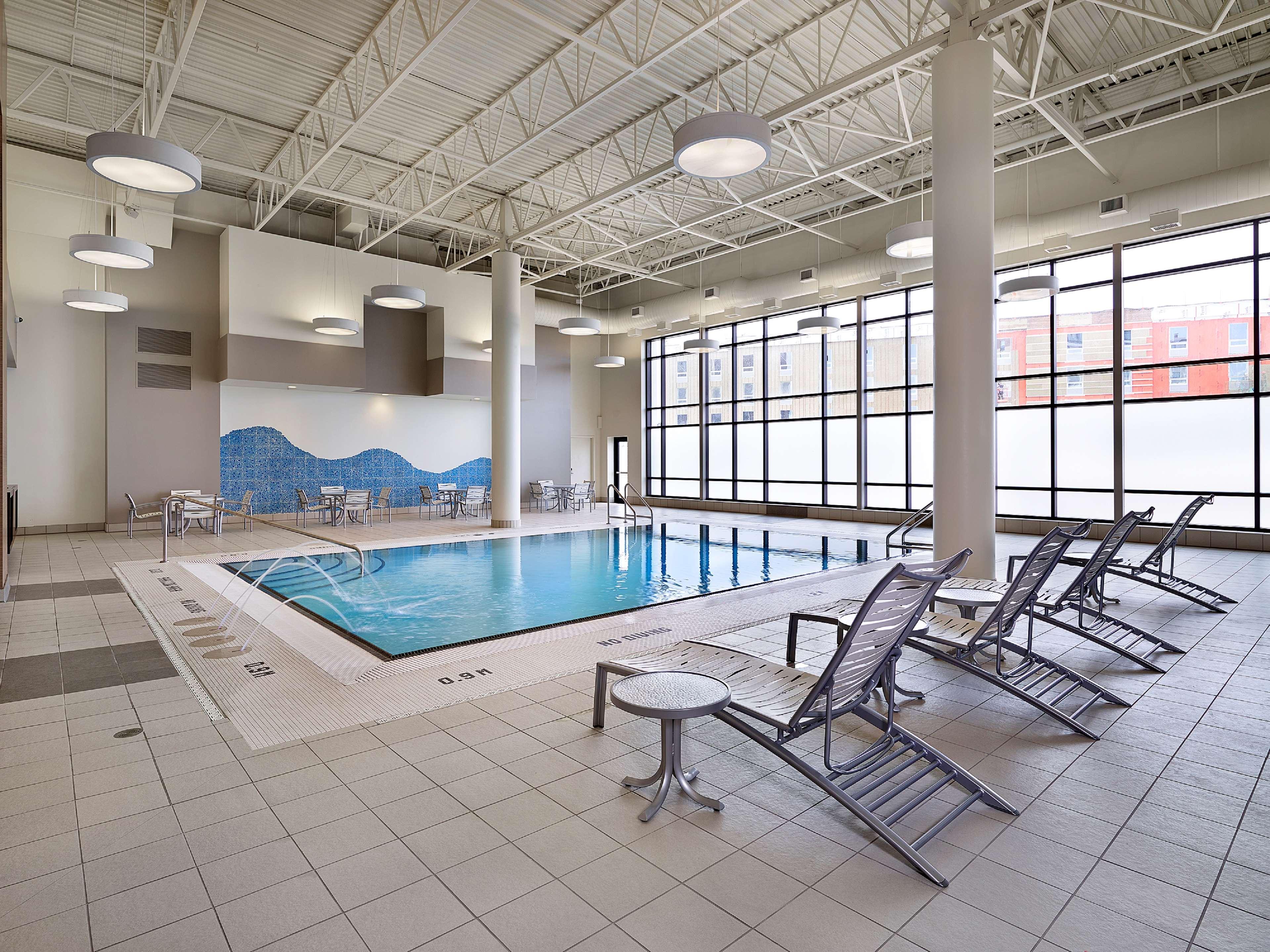 מלון Doubletree By Hilton West אדמונטון מראה חיצוני תמונה