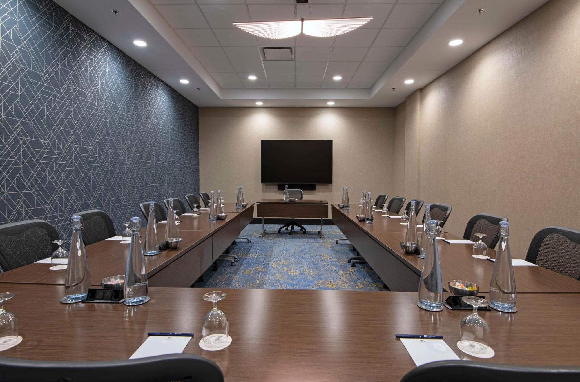 מלון Doubletree By Hilton West אדמונטון מראה חיצוני תמונה