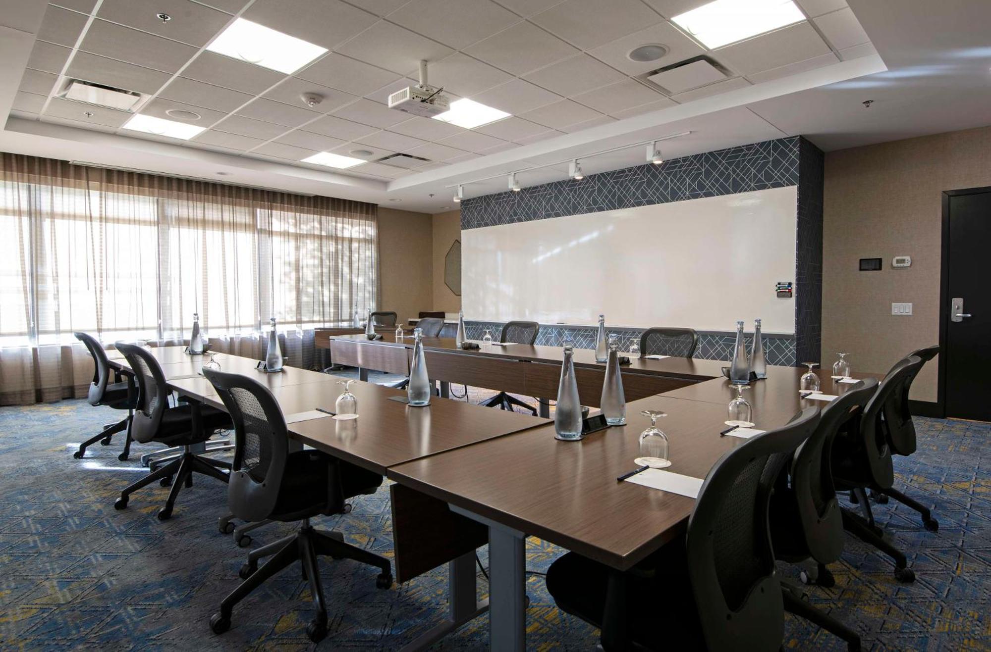 מלון Doubletree By Hilton West אדמונטון מראה חיצוני תמונה