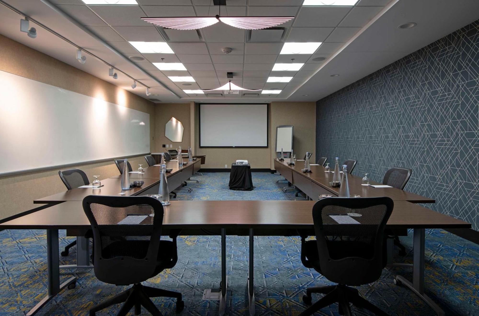 מלון Doubletree By Hilton West אדמונטון מראה חיצוני תמונה