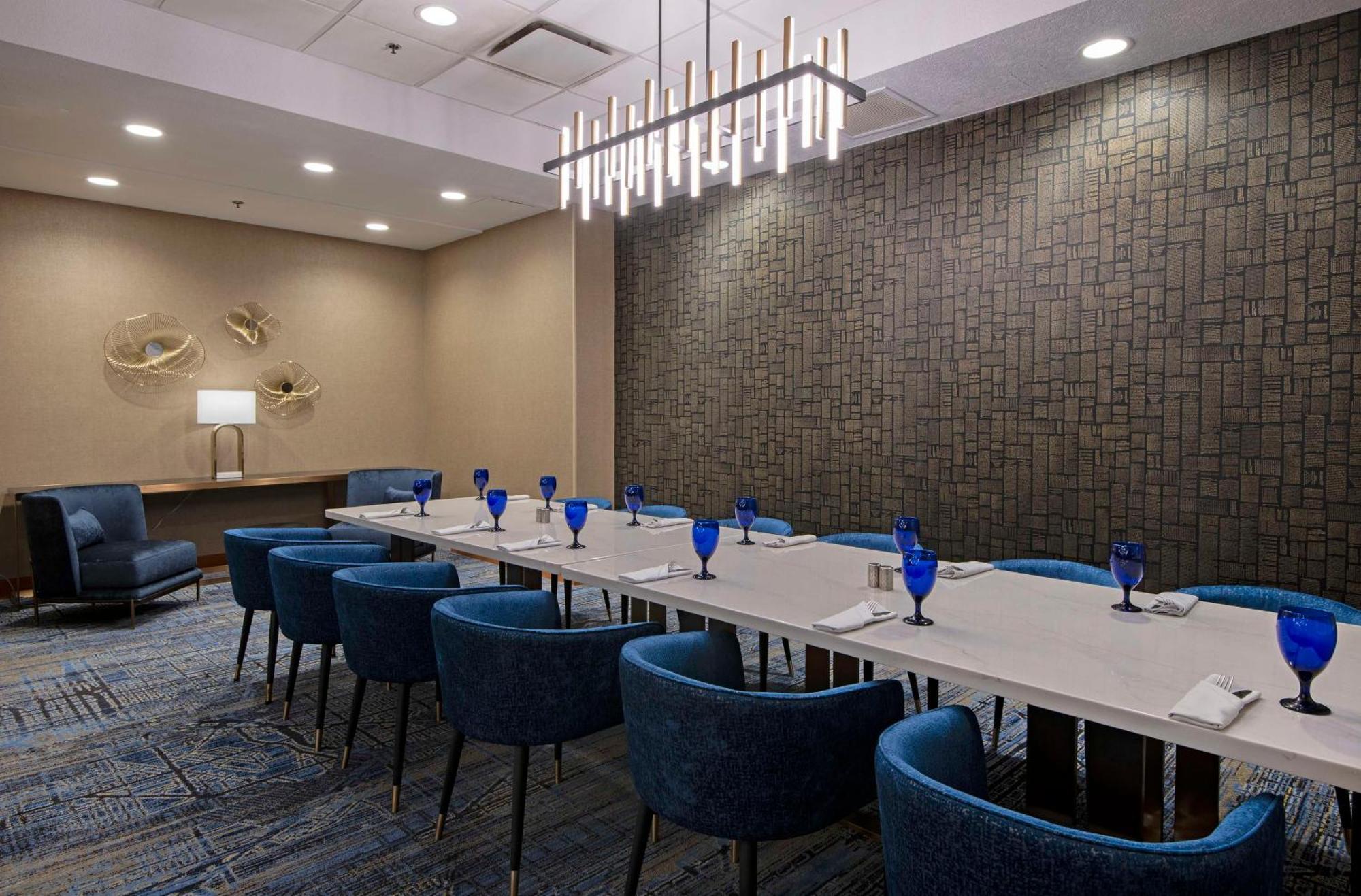 מלון Doubletree By Hilton West אדמונטון מראה חיצוני תמונה