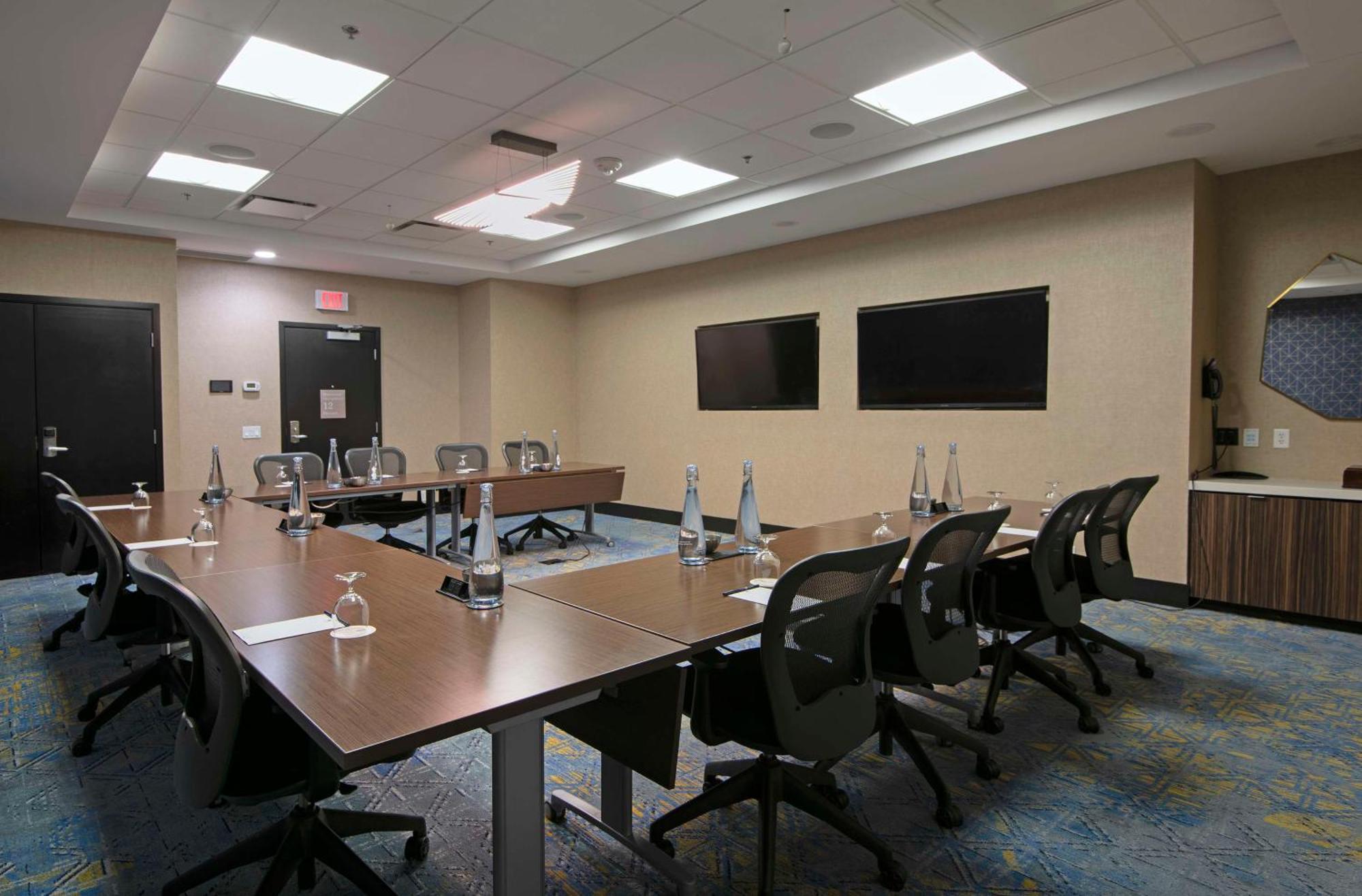 מלון Doubletree By Hilton West אדמונטון מראה חיצוני תמונה